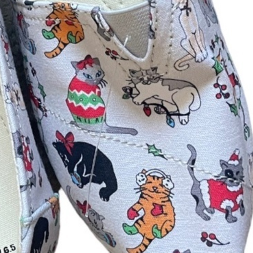 Toms Christmas Cats Shoes 6.5‎